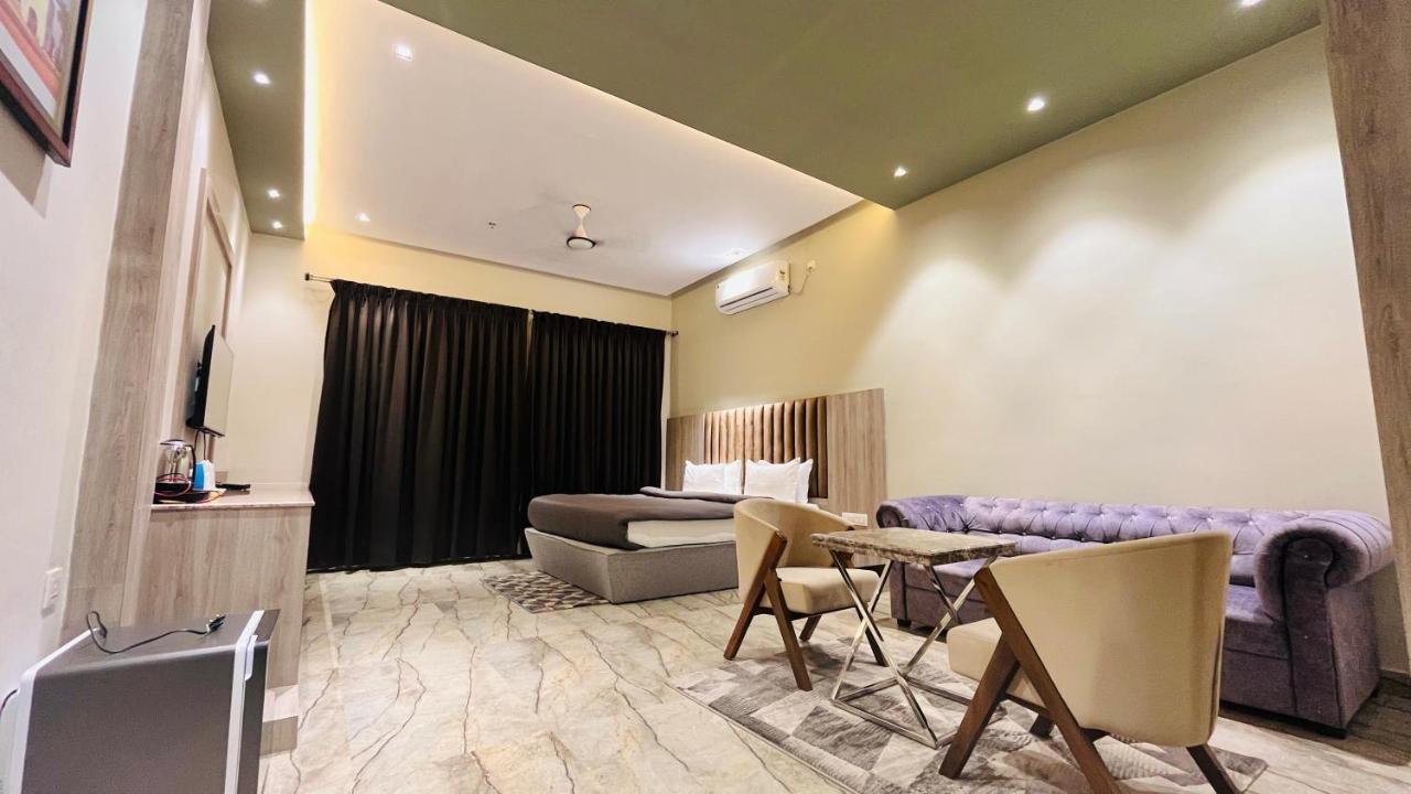 Sargawa The Palace Resort Ambikāpur Екстериор снимка